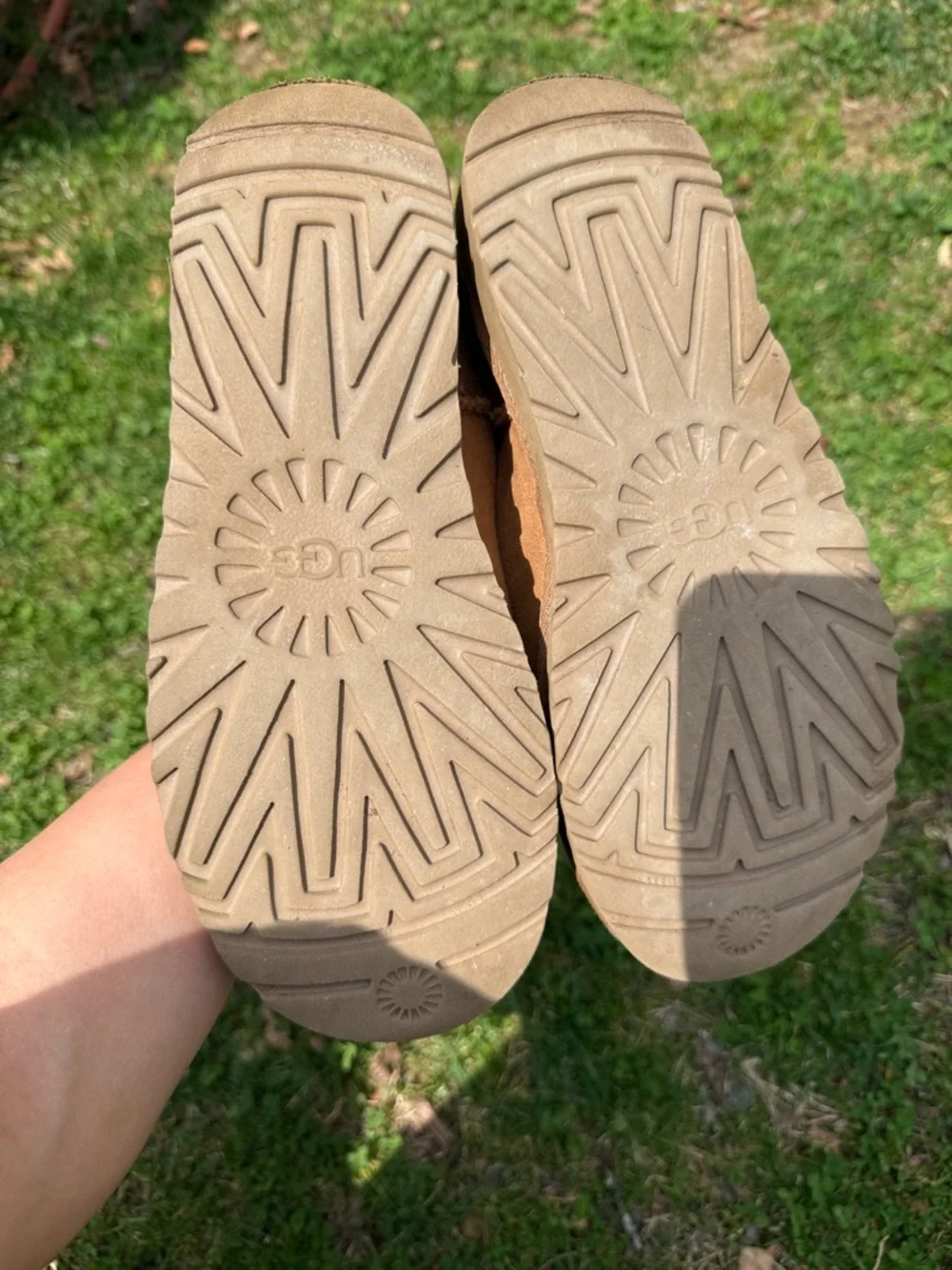 ✨ UGGS Classic Ultra Mini - Picture 5 of 9